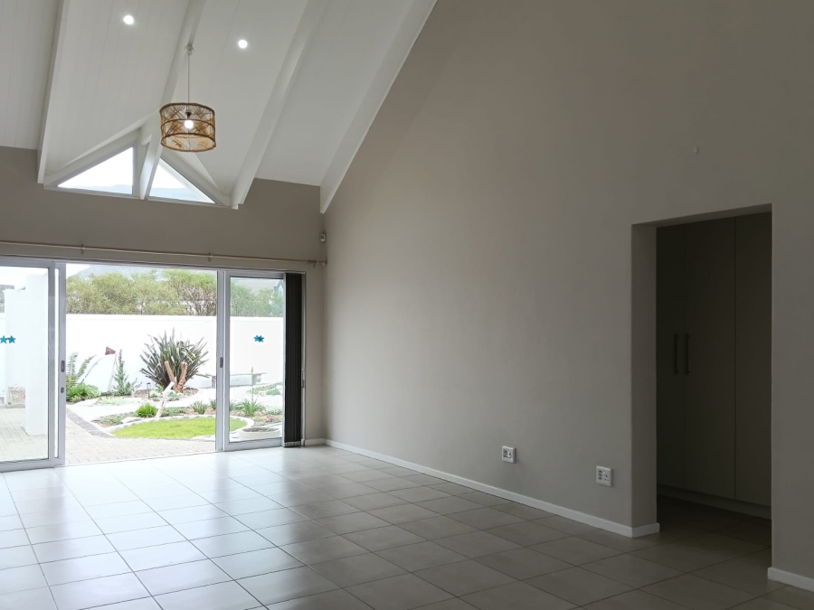 To Let 3 Bedroom Property for Rent in Sandbaai Western Cape